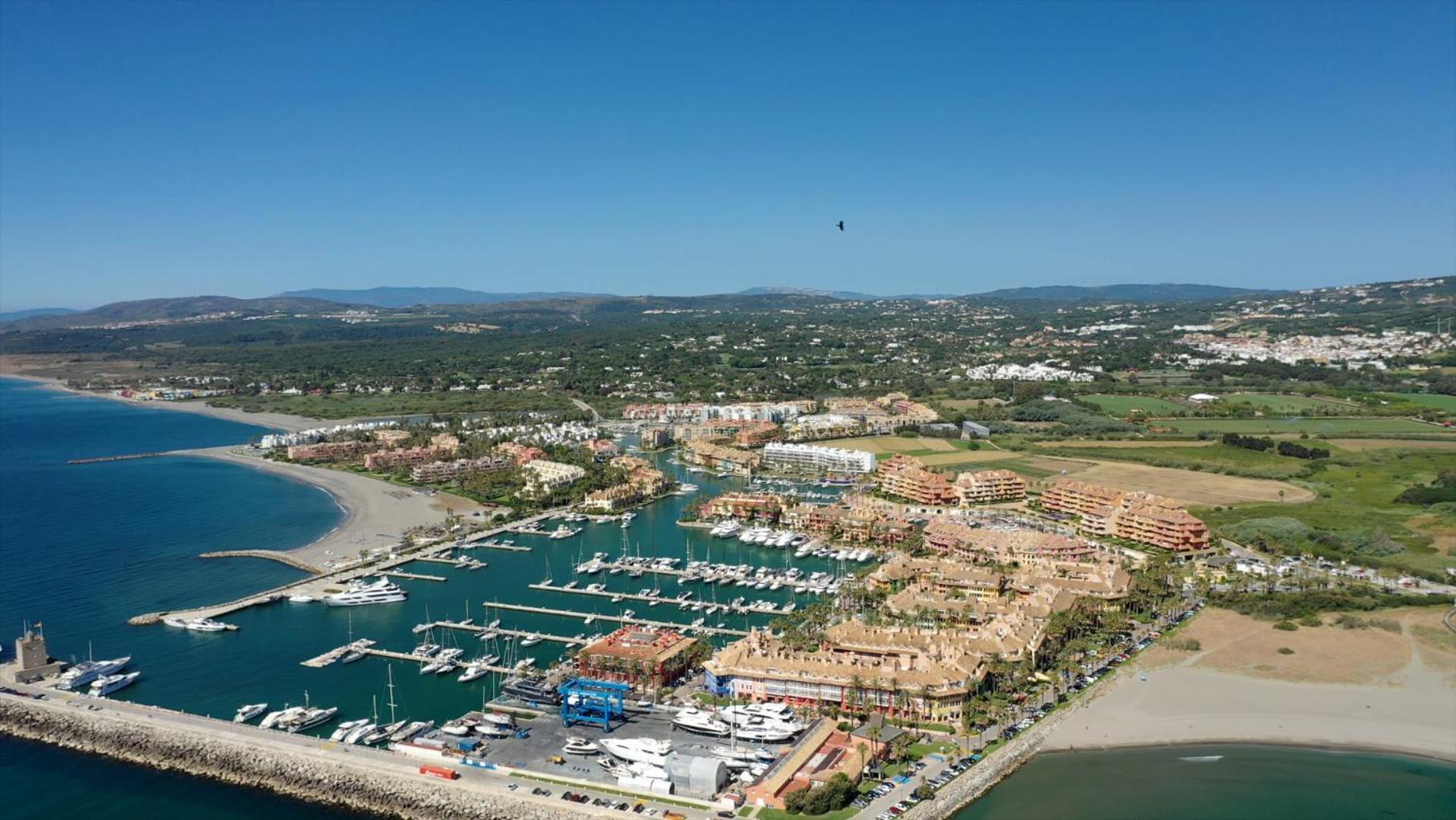Luxury Penhouse, Marina - Located In An Exclusive Island Of The Marina Sotogrande